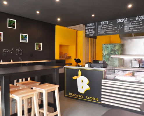 Réhabilitation restaurant à Rezé, projet d'architecte : comptoir de commande et cuisine ouverte, Kbana Bokit