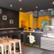 Réhabilitation restaurant à Rezé, projet d'architecte : comptoir de commande et cuisine ouverte, Kbana Bokit