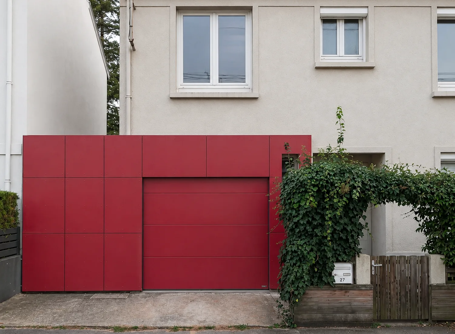 extension-garage-bardage-rouge-nantes-couverture Extension de garage en bardage Fundermax rouge, façade sur rue à Nantes 44
